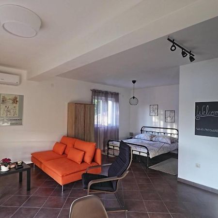 Apartman Studio Pesja Omišalj Eksteriør bilde