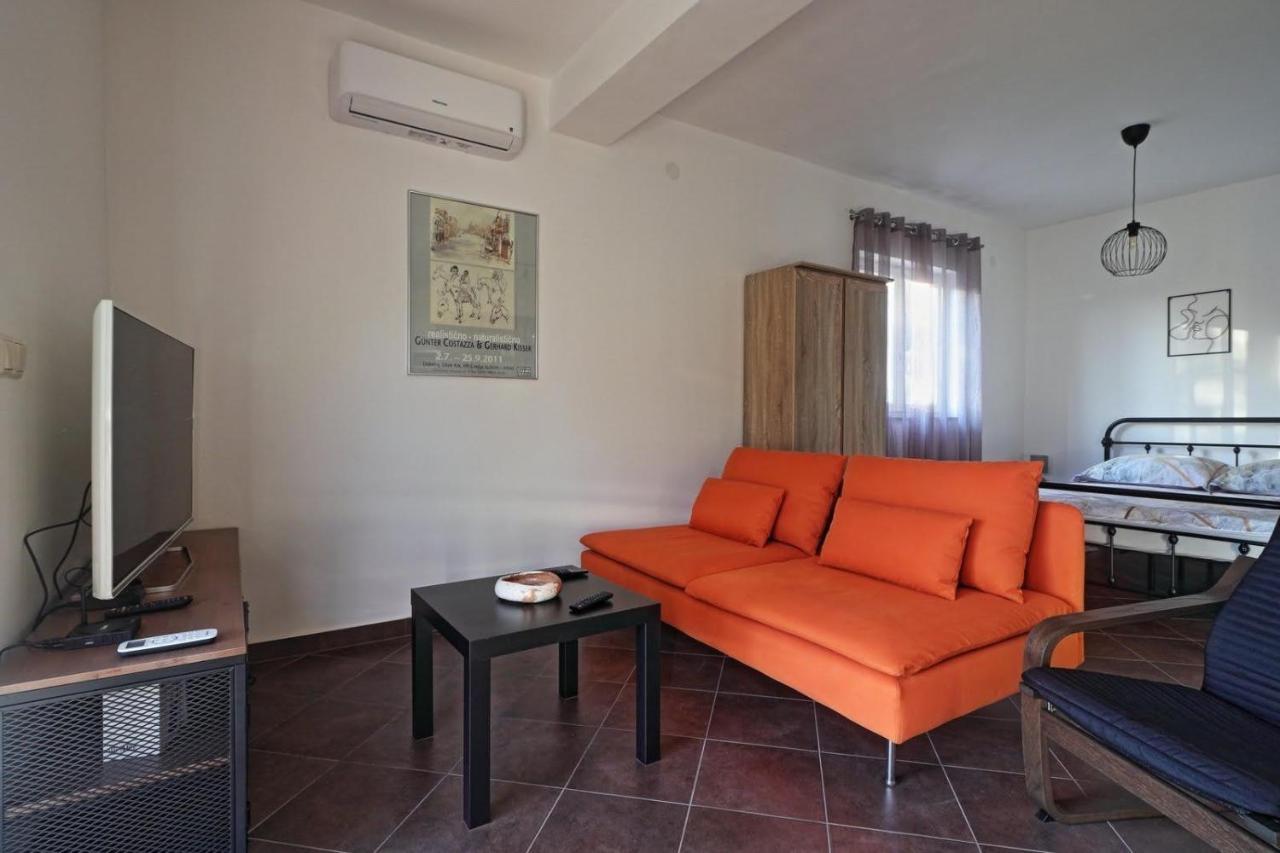 Apartman Studio Pesja Omišalj Eksteriør bilde